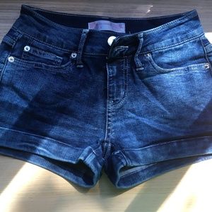 Highwaisted jean shorts